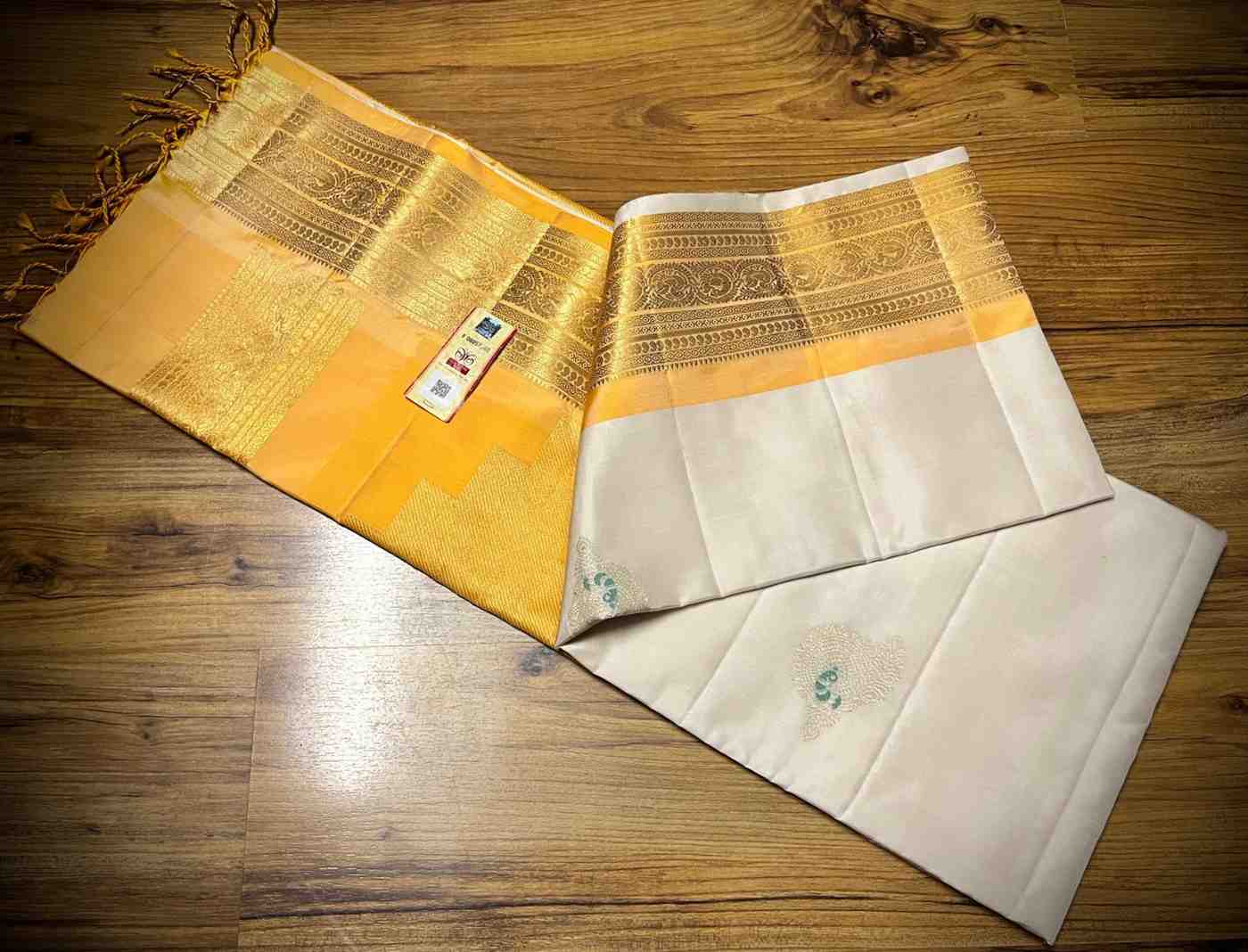 Pure Kanchipuram Silk Saree 2026 Handloom Meena Butta | Silk Mark Certified 2 <p dir="auto">Pure Kanchipuram Silk Saree with Handloom Weaving, Meena Butta all over, Contrast Rich Pallu and Blouse. Silk Mark Certified double warp silk for ultimate luxury. Lightweight elegant handloom saree perfect for weddings, festivals and special occasions with intricate handicrafted weaves</p> Pure-Kanchipuram-Silk-mark-Saree