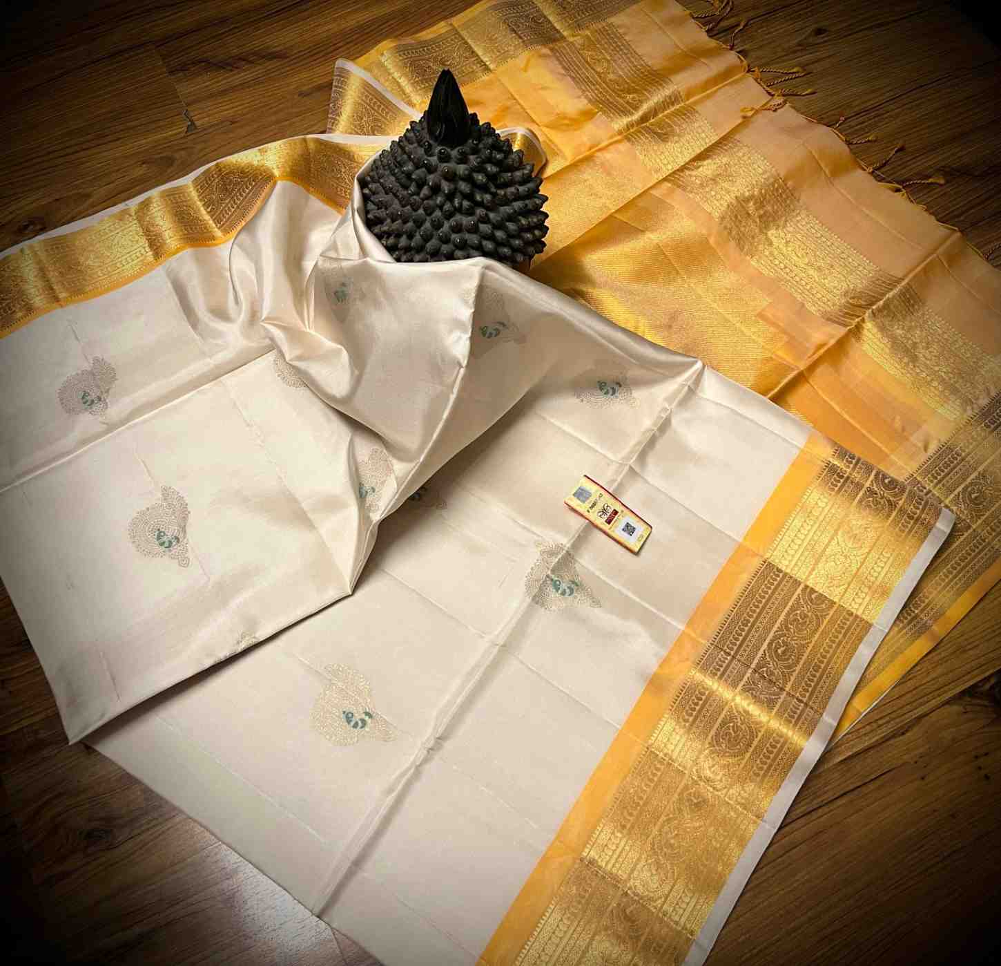 Pure Kanchipuram Silk Saree 2026 Handloom Meena Butta | Silk Mark Certified 1 <p dir="auto">Pure Kanchipuram Silk Saree with Handloom Weaving, Meena Butta all over, Contrast Rich Pallu and Blouse. Silk Mark Certified double warp silk for ultimate luxury. Lightweight elegant handloom saree perfect for weddings, festivals and special occasions with intricate handicrafted weaves</p> Pure-Kanchipuram-Silk-mark-Saree
