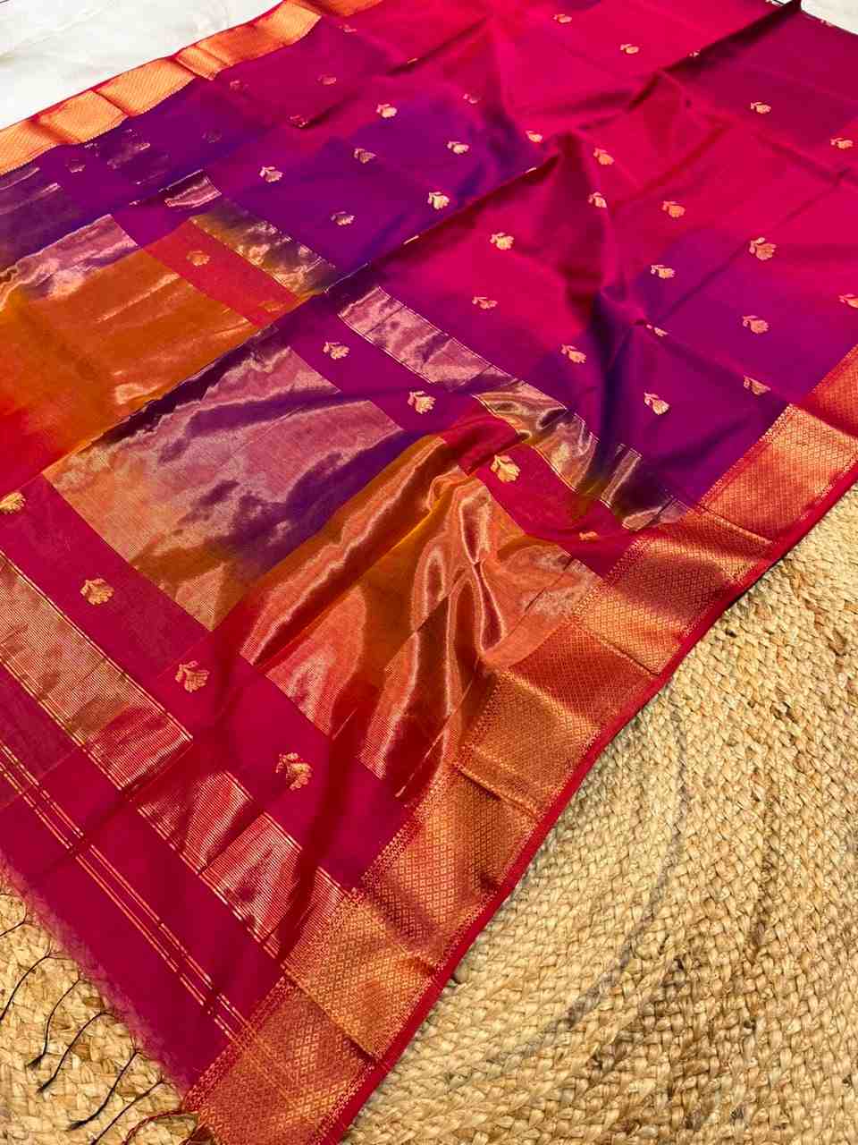 Maheshwari Handwoven Lotus Buta Saree | Silk Cotton | Youteek 6 Traditional Pure Maheshwari Handwoven Lotus Buta Saree in half silk half cotton. Elegant all-over lotus buta design perfect for festive and ethnic occasions. Maheshwari Handwoven Lotus Buta Saree | Silk Cotton | Youteek - Image 6