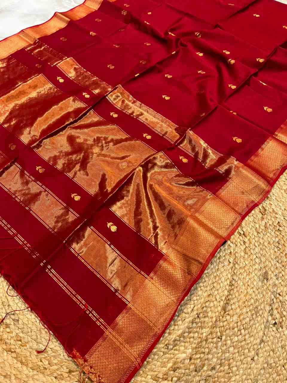 Maheshwari Handwoven Lotus Buta Saree | Silk Cotton | Youteek 7 Traditional Pure Maheshwari Handwoven Lotus Buta Saree in half silk half cotton. Elegant all-over lotus buta design perfect for festive and ethnic occasions. Maheshwari Handwoven Lotus Buta Saree