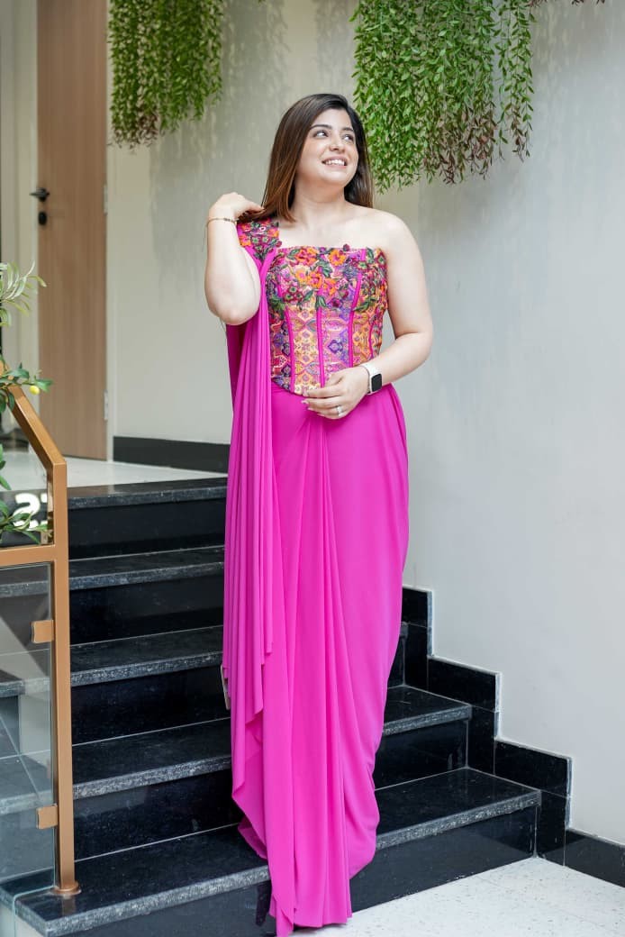 Royal Glam Ready-To-Wear Drape Saree | Premium Rangoli Silk 1 Stylish Ready-To-Wear Drape Saree in Premium Rangoli Silk with fully stitched blouse. Soft, flowy & elegant. Free size fits M to XXL. Blouse size 42 with margin up to 44. Perfect for weddings, parties & festive occasions. HV 9336. Royal Glam Ready-To-Wear Drape Saree | Premium Rangoli Silk