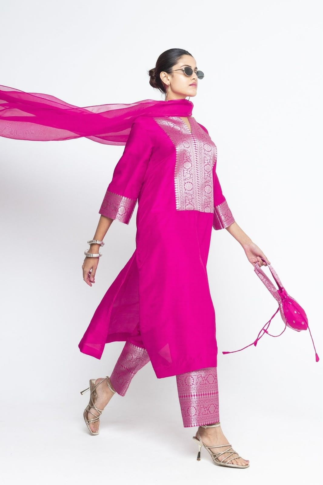 Silver Foil Print Cotton Silk Suit | Limited Edition – Youteek 1 ilver Foil Print Cotton Silk Suit – Soft cotton silk blend top & bottom with silver foil print + chiffon dupatta. Fully printed limited edition design. Top length 36 inches, pants 38 inches. Sizes M to 6XL (38 to 52 chest). Ready to dispatch. Potli not available Silver Foil Print Cotton Silk Suit