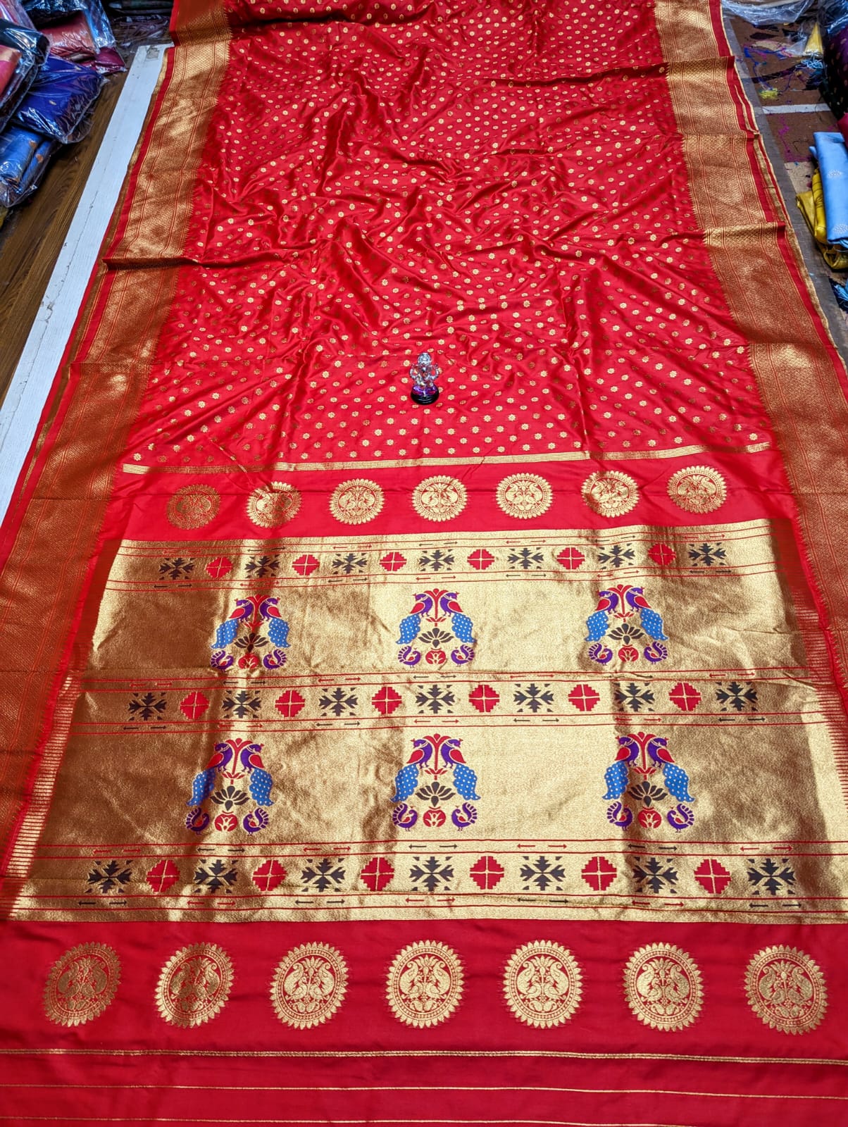 9 Vaar Katan Silk Maharani Paithani Saree | Youteek 5 Traditional 9 vaar katan silk maharani Paithani saree with 1000 all over zari butti and running blouse. Premium katan silk. New arrival. Stitching extra. 9 vaar katan silk maharani paithani saree