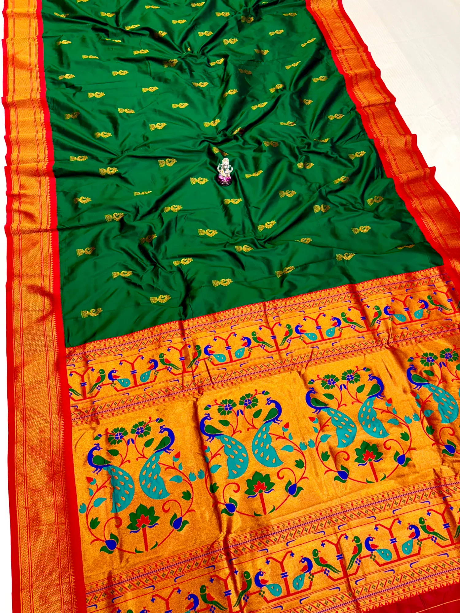 Mayuri Zhumka Kadiyal Paithani Saree | Youteek 2 Premium katan silk Mayuri Zhumka Kadiyal Paithani saree with rich zari meena pallu and contrast weaved designer blouse. Traditional festive wear. mayuri zhumka kadiyal paithani saree