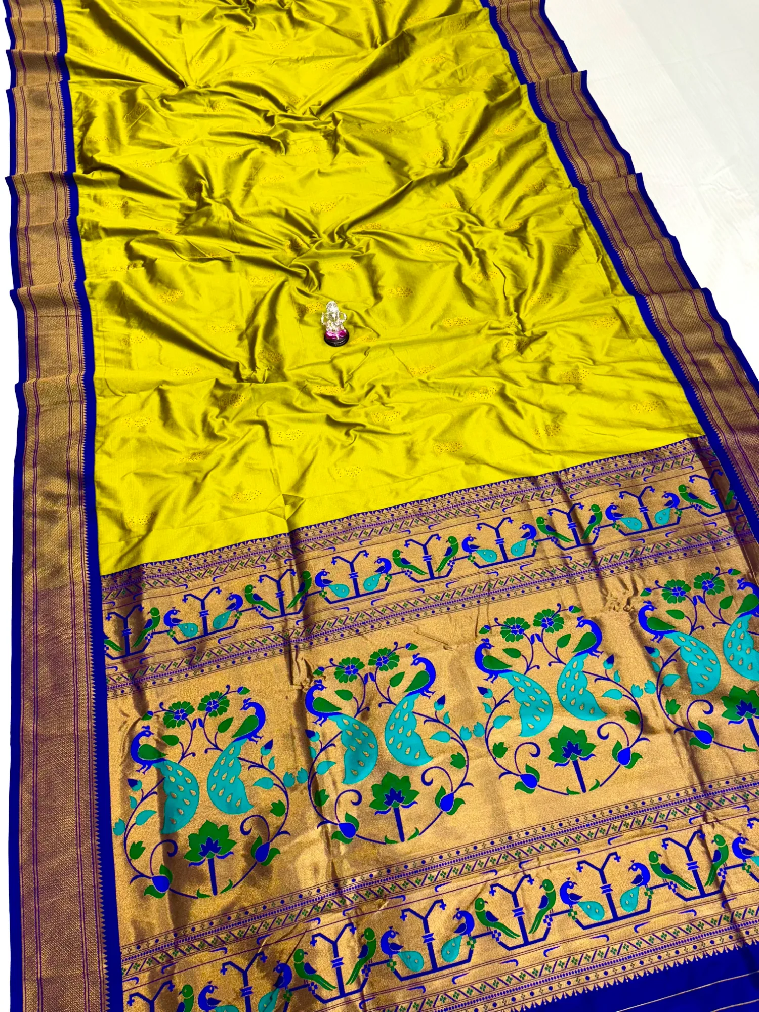 Mayuri Zhumka Kadiyal Paithani Saree | Youteek 1 Premium katan silk Mayuri Zhumka Kadiyal Paithani saree with rich zari meena pallu and contrast weaved designer blouse. Traditional festive wear. mayuri zhumka kadiyal paithani saree