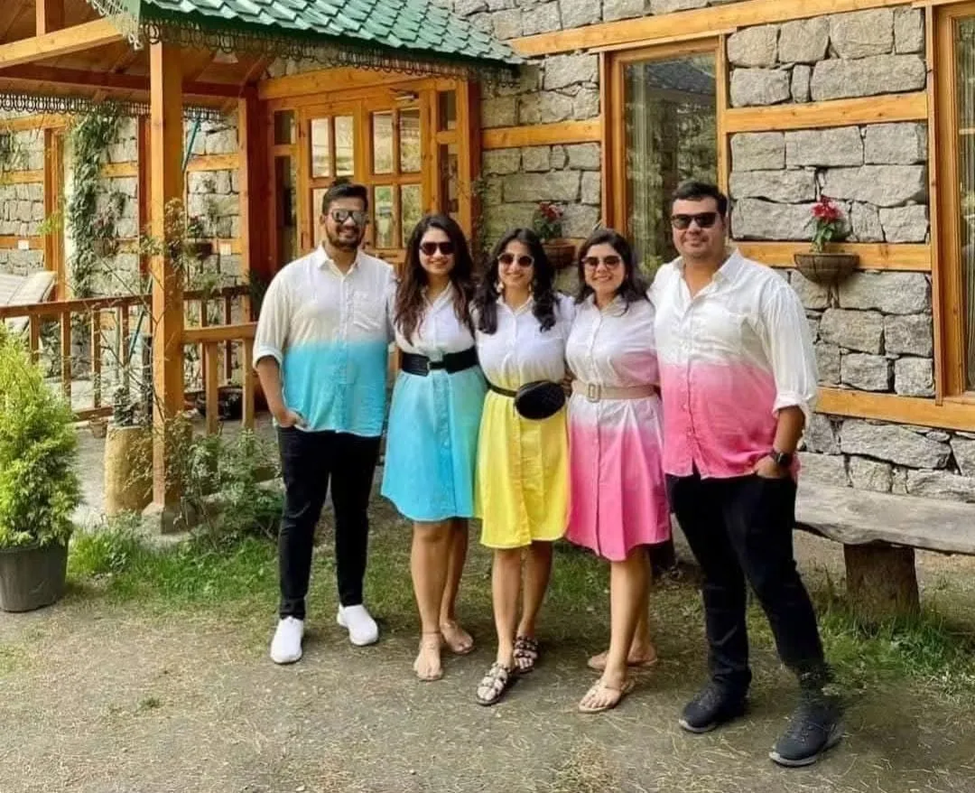 Plus Size Couple Matching Outfits India | Youteek 2 Stylish couple tie dye ombre matching set in cotton. Available from XXS to 10XL with plus size options. Free shipping. Dispatch in 5 to 7 days. Perfect matching outfits for couples in India. plus size couple matching outfits india
