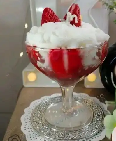 Strawberry Delight Candle